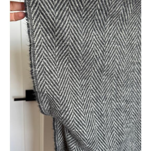 Boutique Gray Herringbone Print Soft Knit Shawl Tunic Poncho Fringe Wrap - Picture 6 of 8